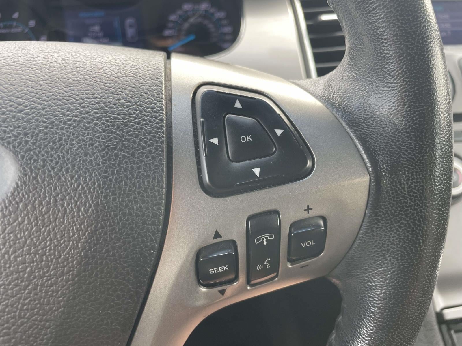 Used 2015 Ford Taurus SEL FWD image 22