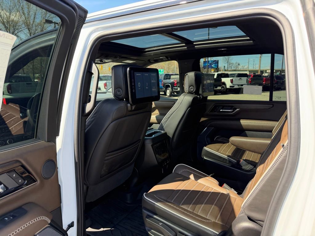 New 2026 GMC Yukon XL Denali Ultimate w/ LPO, Illumination Package AWD/4WD image 14