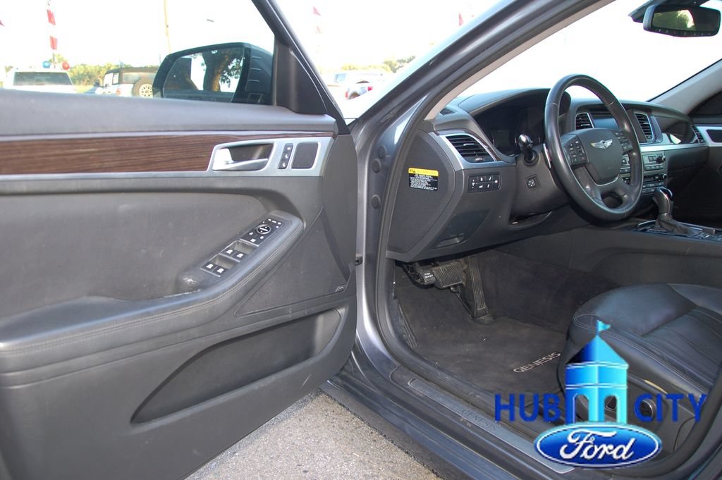 Used 2016 Hyundai Genesis 3.8 w/ Option Group 02 RWD image 11