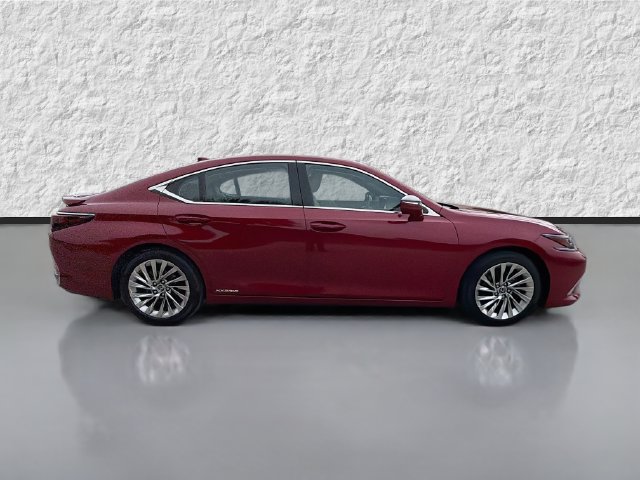 Used 2021 Lexus ES 300h Ultra Luxury w/ Accessory Package 2 FWD image 2
