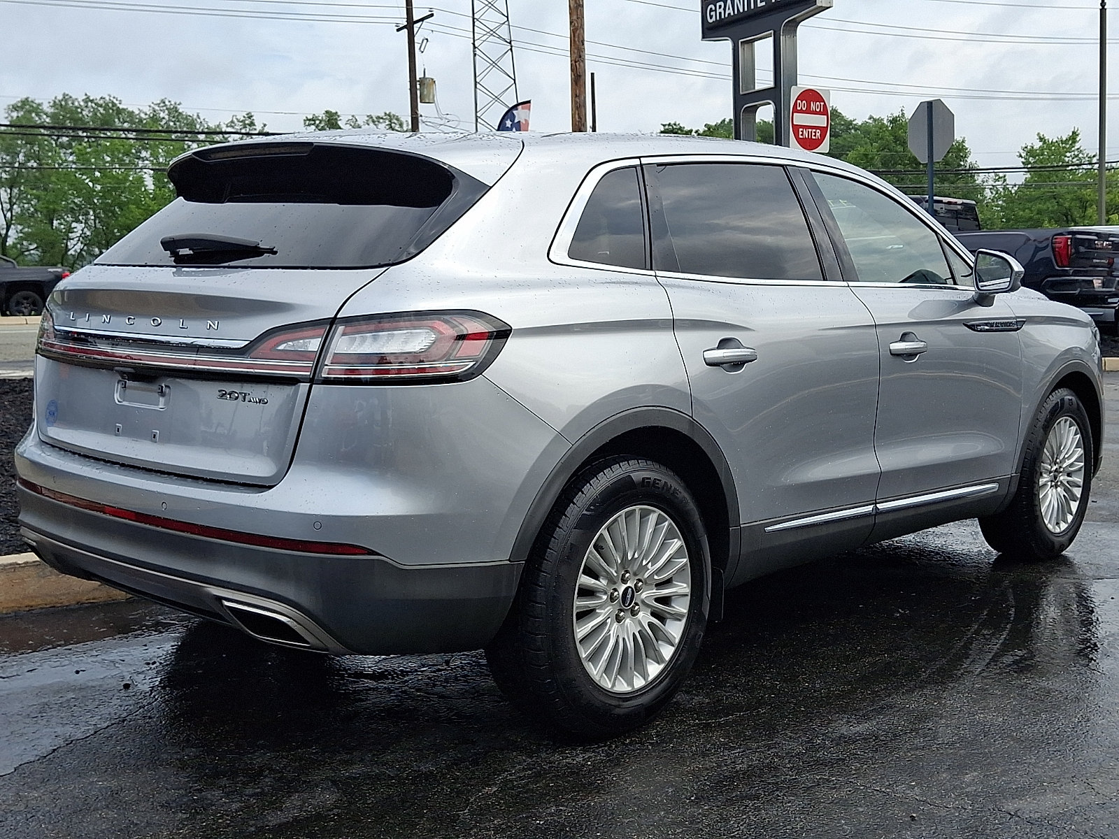 Used 2020 Lincoln Nautilus Premier AWD/4WD image 6