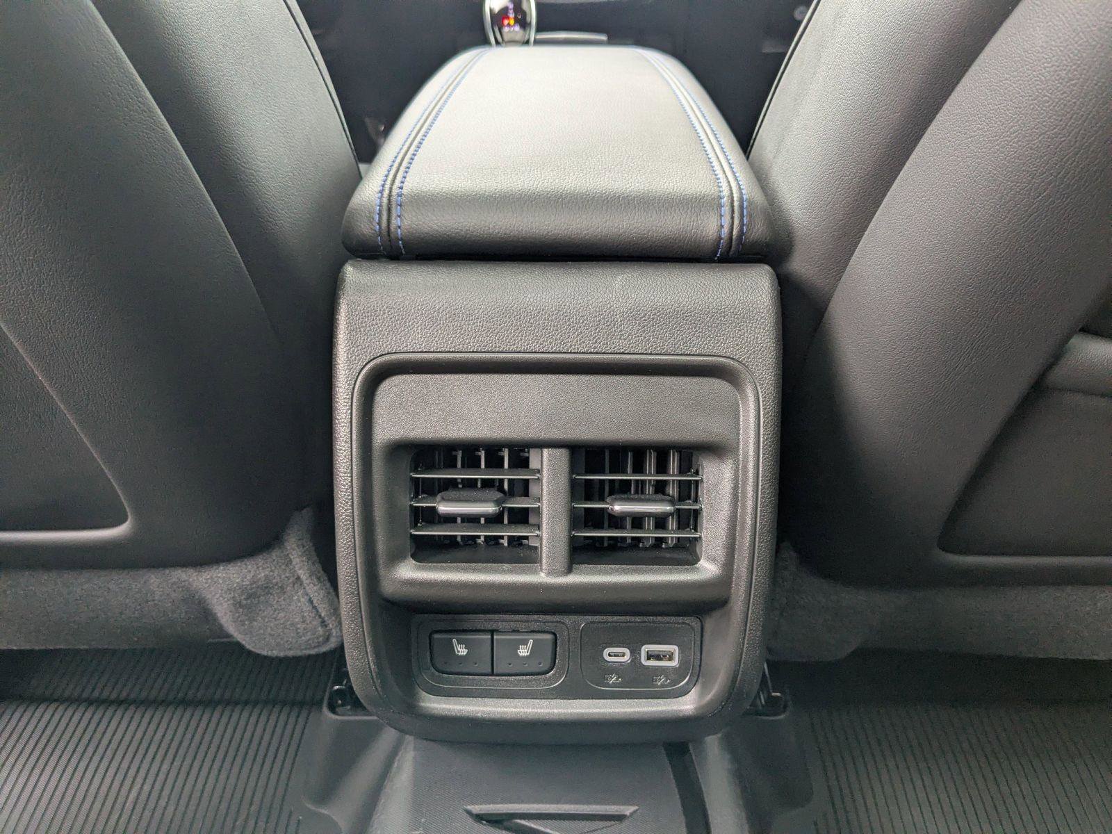 Used 2025 Cadillac XT4 Sport AWD/4WD image 18