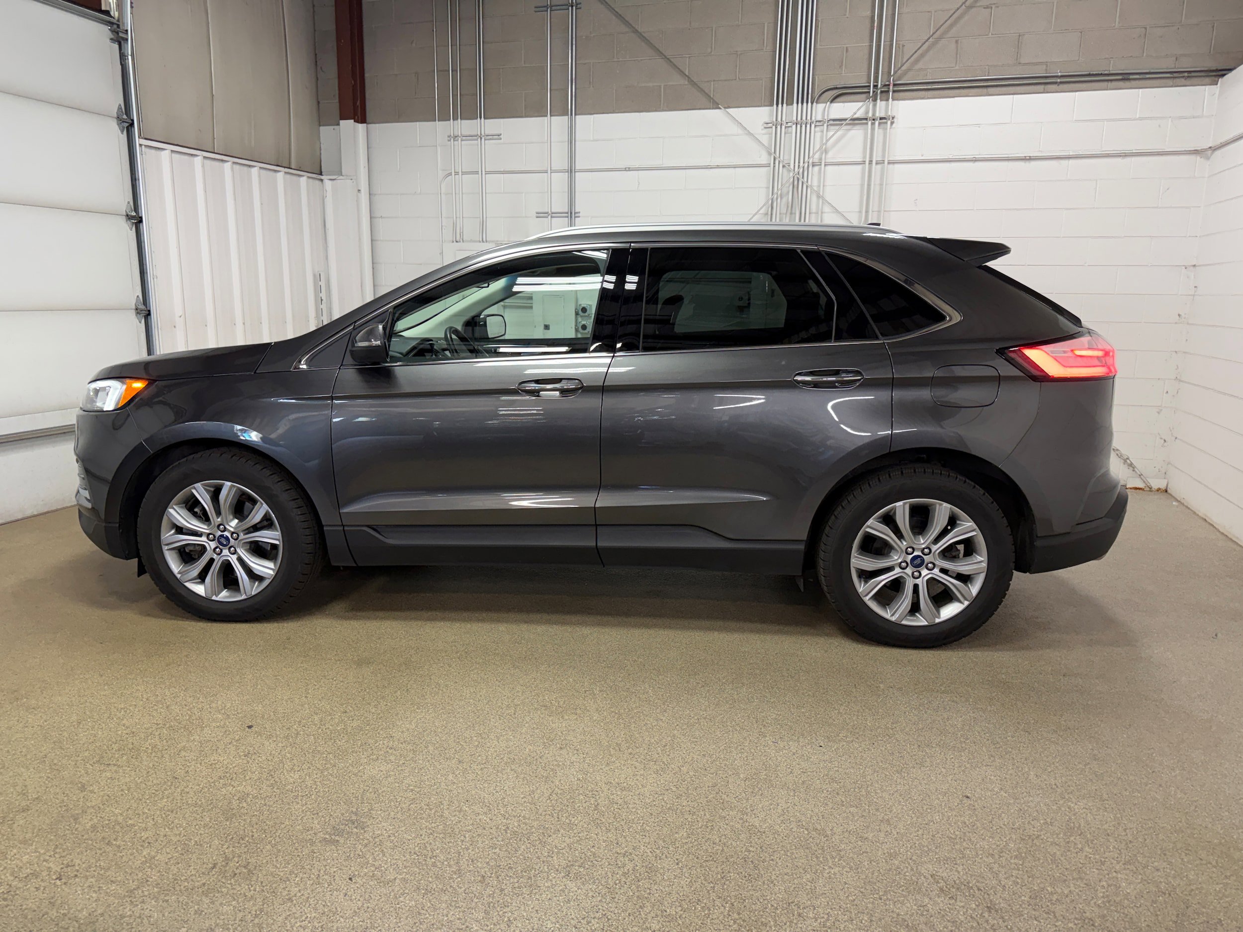 Certified 2019 Ford Edge Titanium w/ Cold Weather Package AWD/4WD image 5