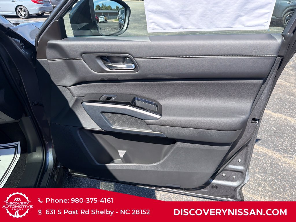 New 2026 Nissan Pathfinder SL FWD image 39