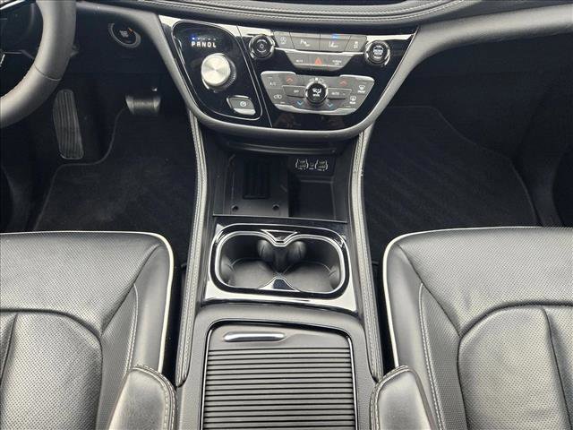 Used 2025 Chrysler Pacifica Limited image 12