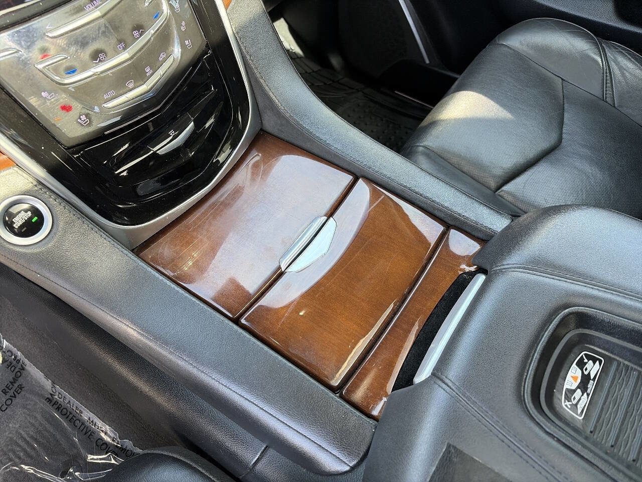 Used 2018 Cadillac Escalade Luxury AWD/4WD image 37