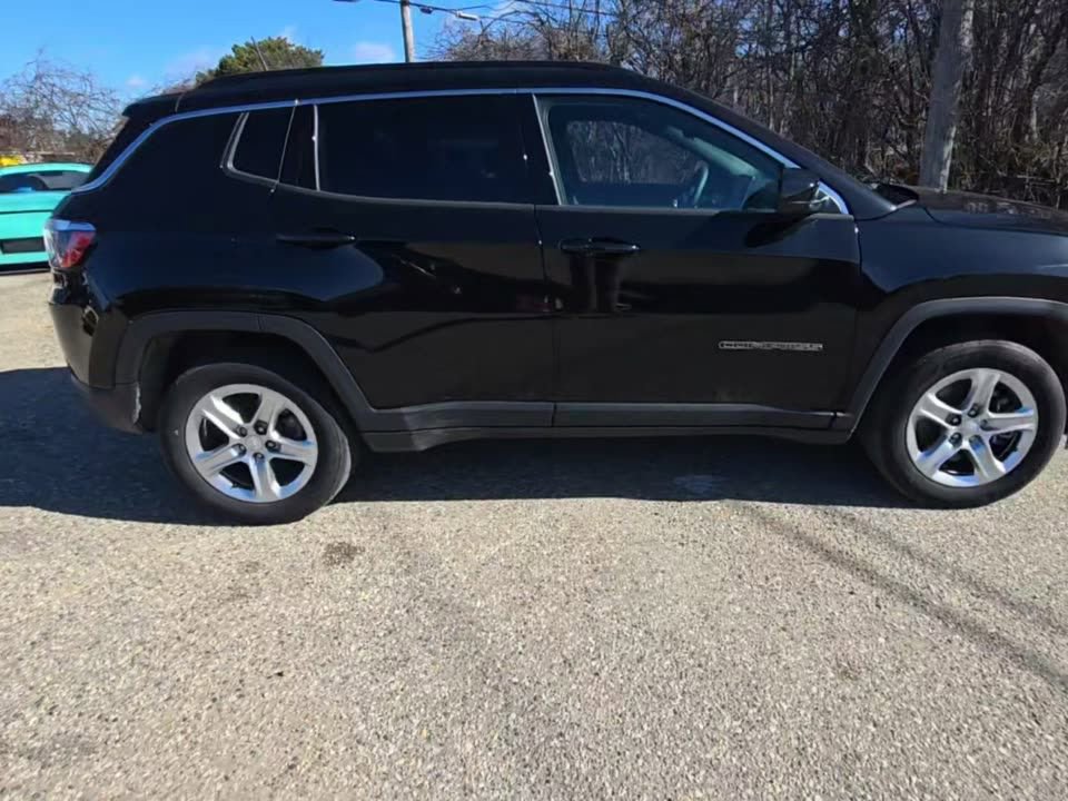 Used 2024 Jeep Compass Latitude w/ Sun and Sound Group image 4