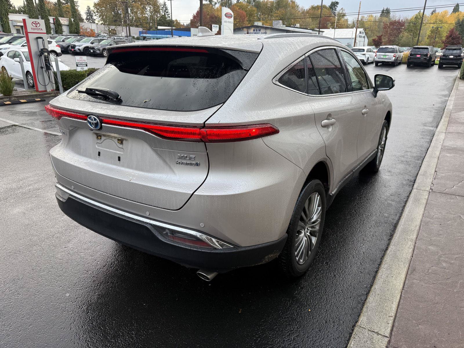 Used 2021 Toyota Venza XLE AWD/4WD image 5