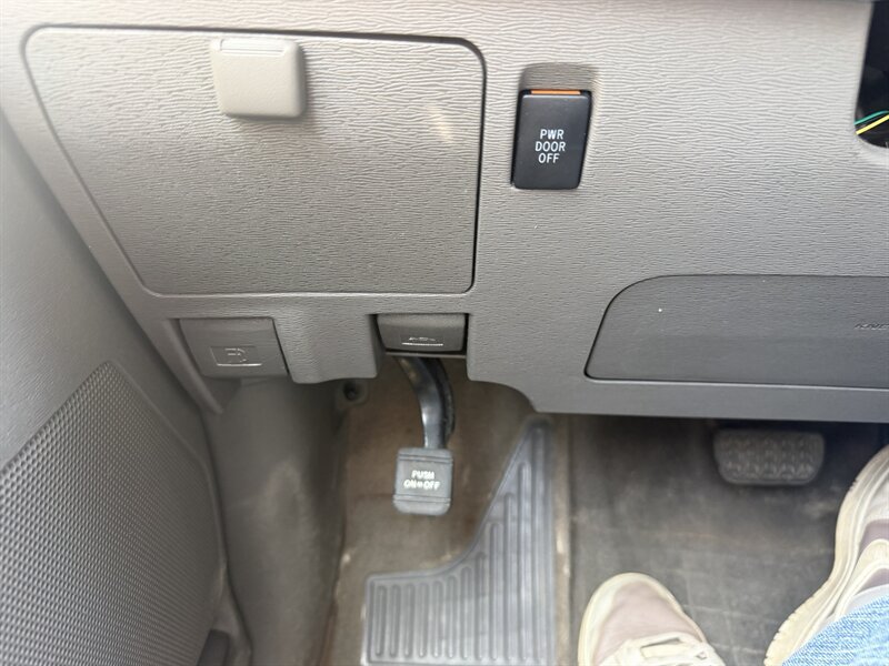 Used 2015 Toyota Sienna XLE w/ XLE Navigation Package AWD/4WD image 35