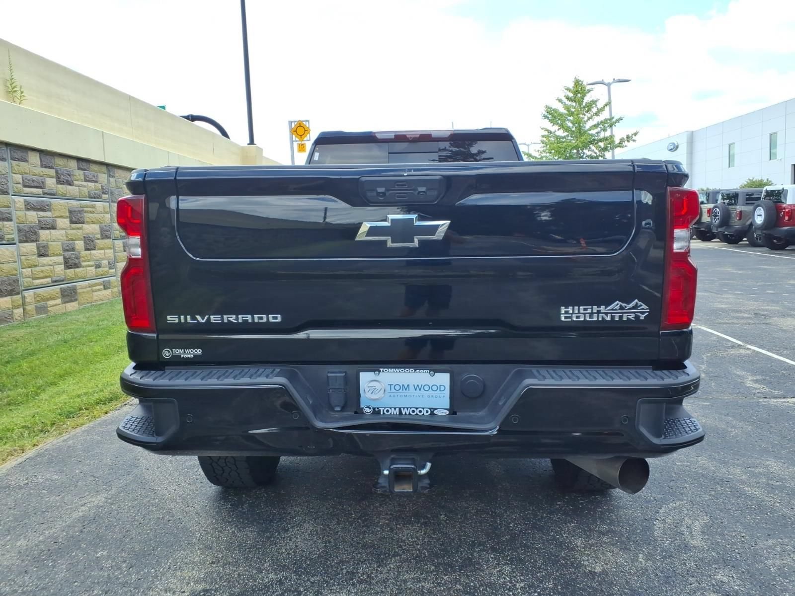 Used 2024 Chevrolet Silverado 3500 High Country w/ High Country Premium Package AWD/4WD image 9