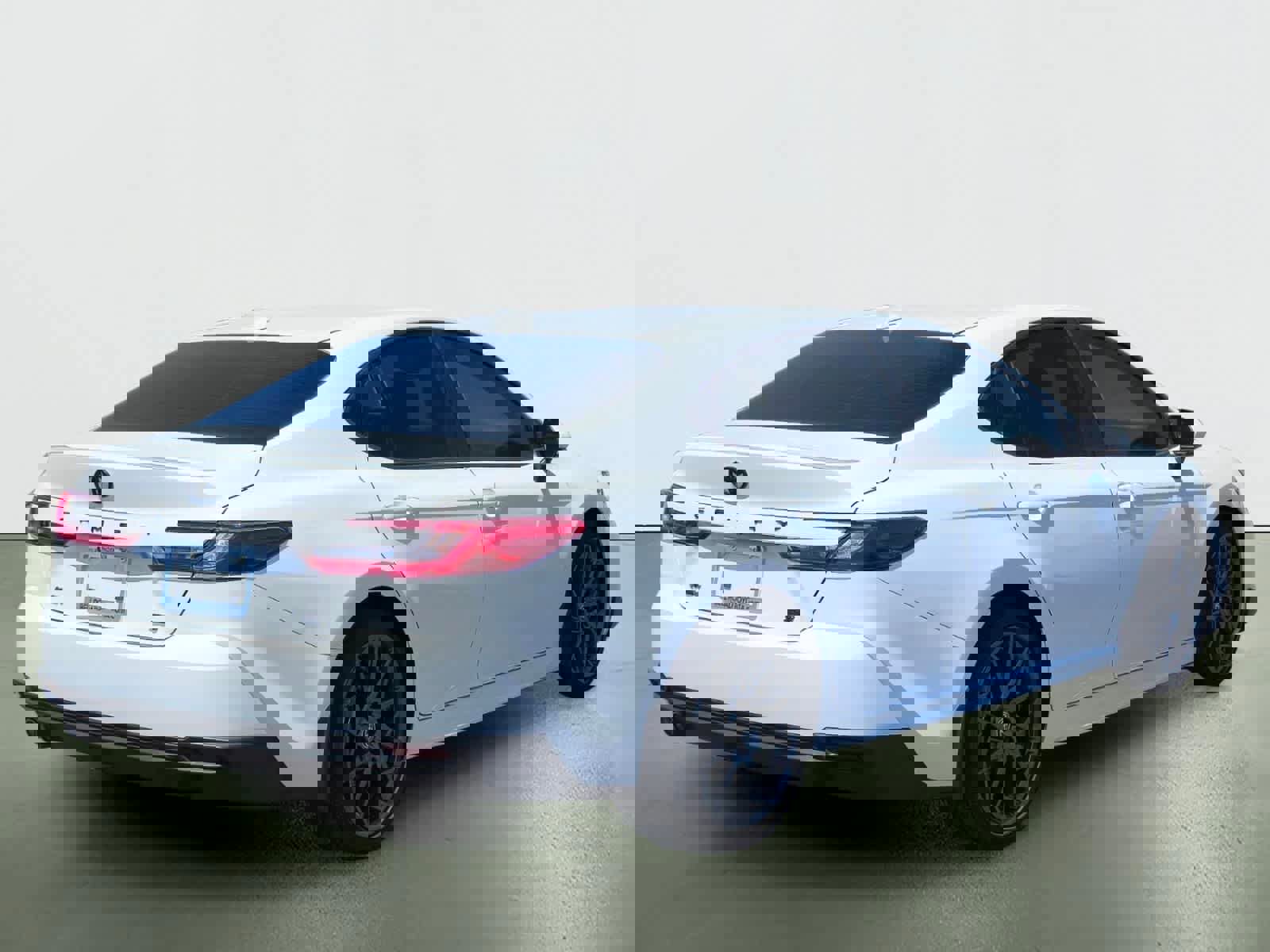 Used 2026 Toyota Camry SE w/ Multimedia Upgrade Package FWD image 4