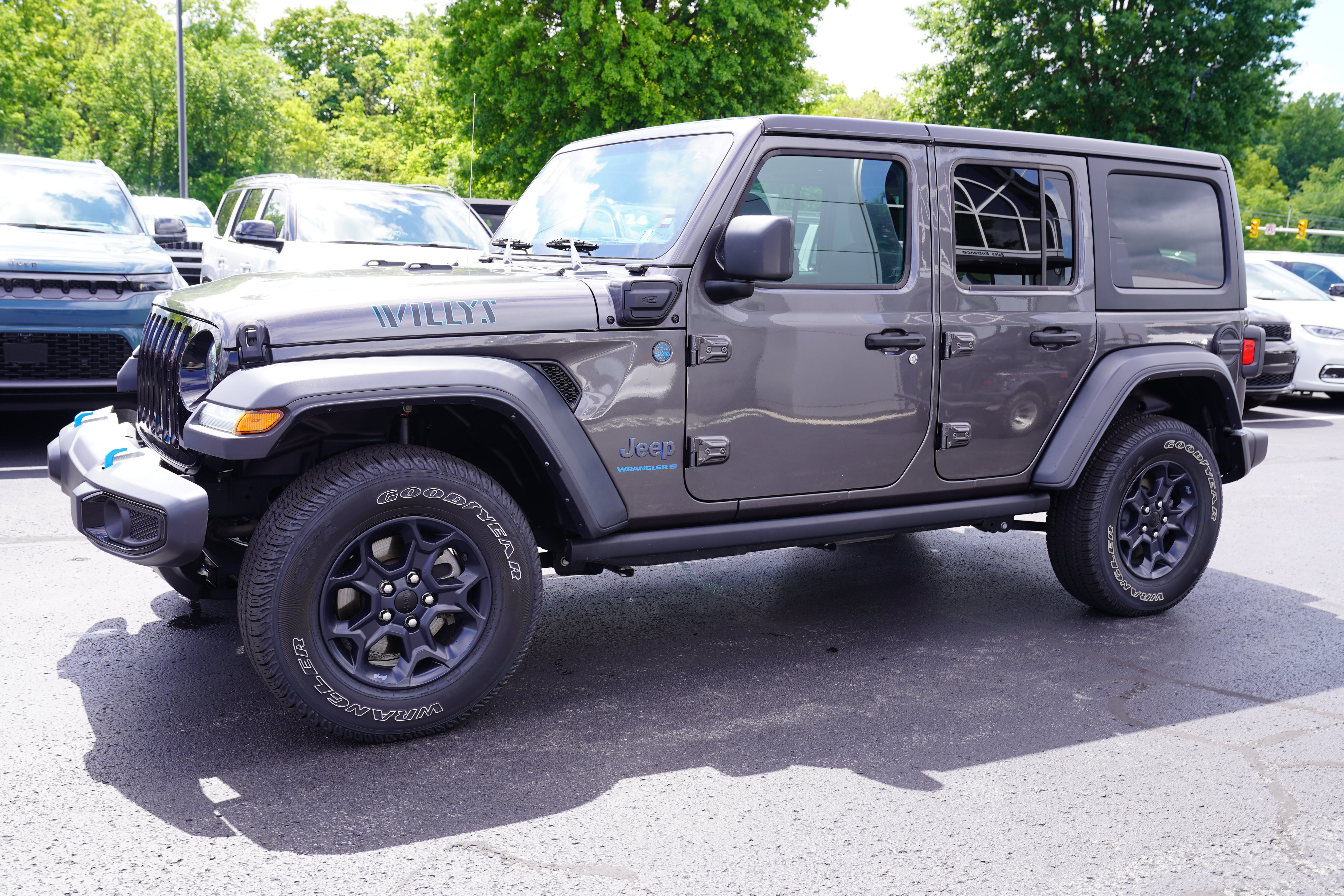 Used 2023 Jeep Wrangler Unlimited w/ Cold Weather Group AWD/4WD image 8