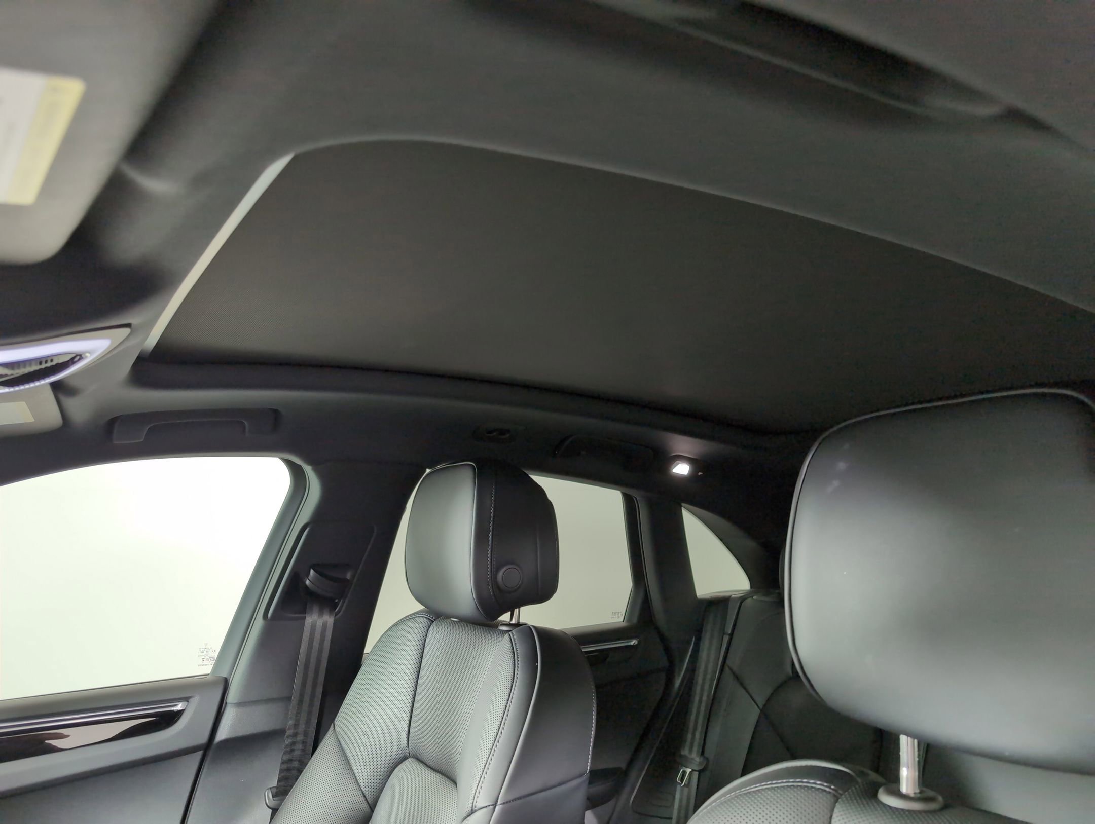 Used 2025 Porsche Macan image 17