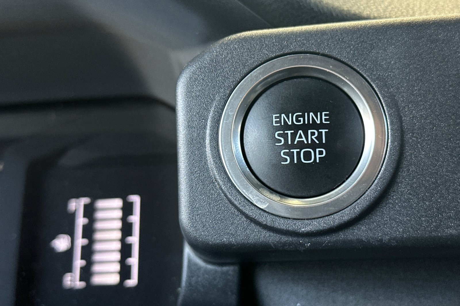 Certified 2025 Toyota 4Runner SR5 AWD/4WD image 22