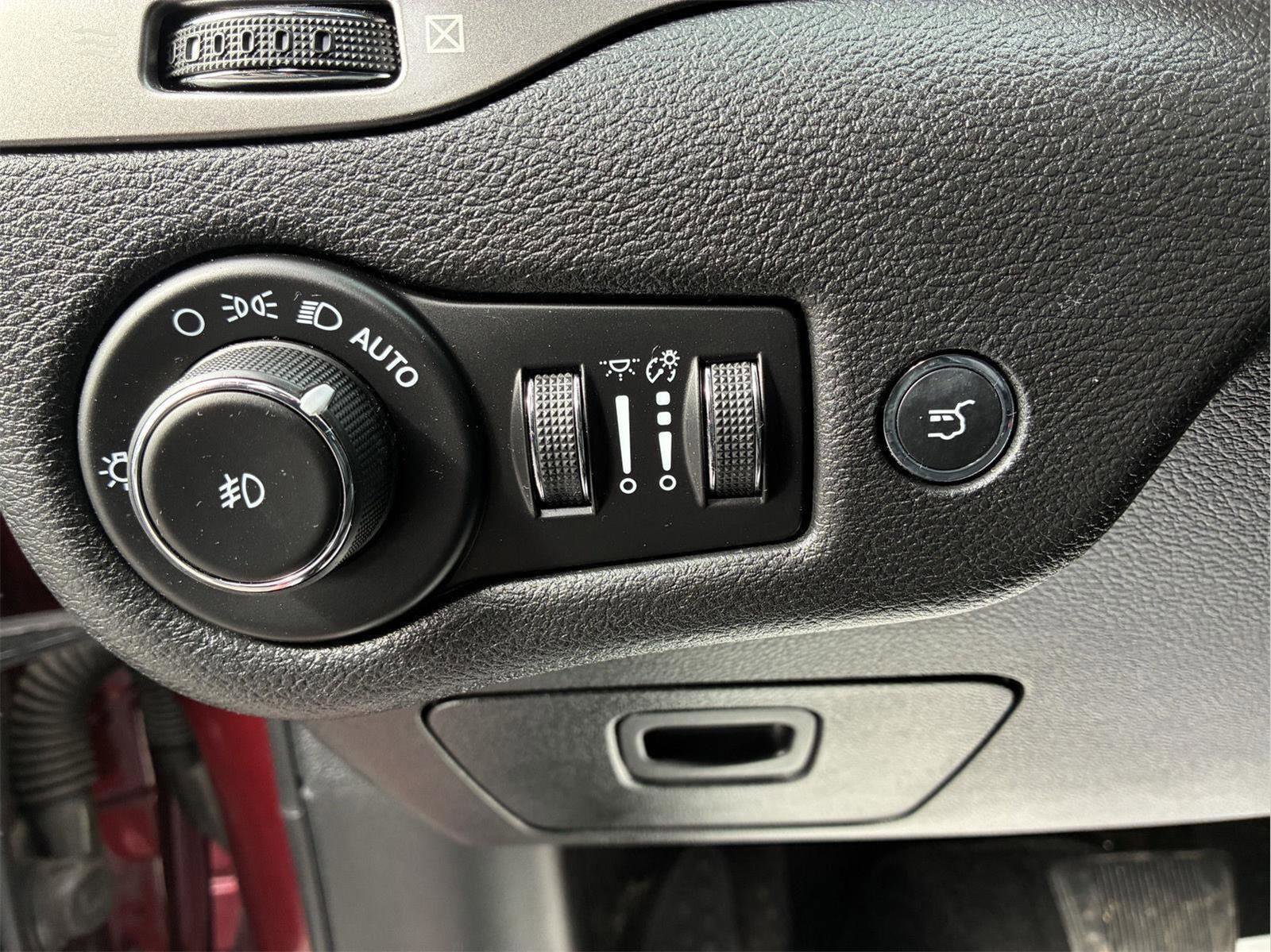 Used 2021 Jeep Cherokee Limited AWD/4WD image 24