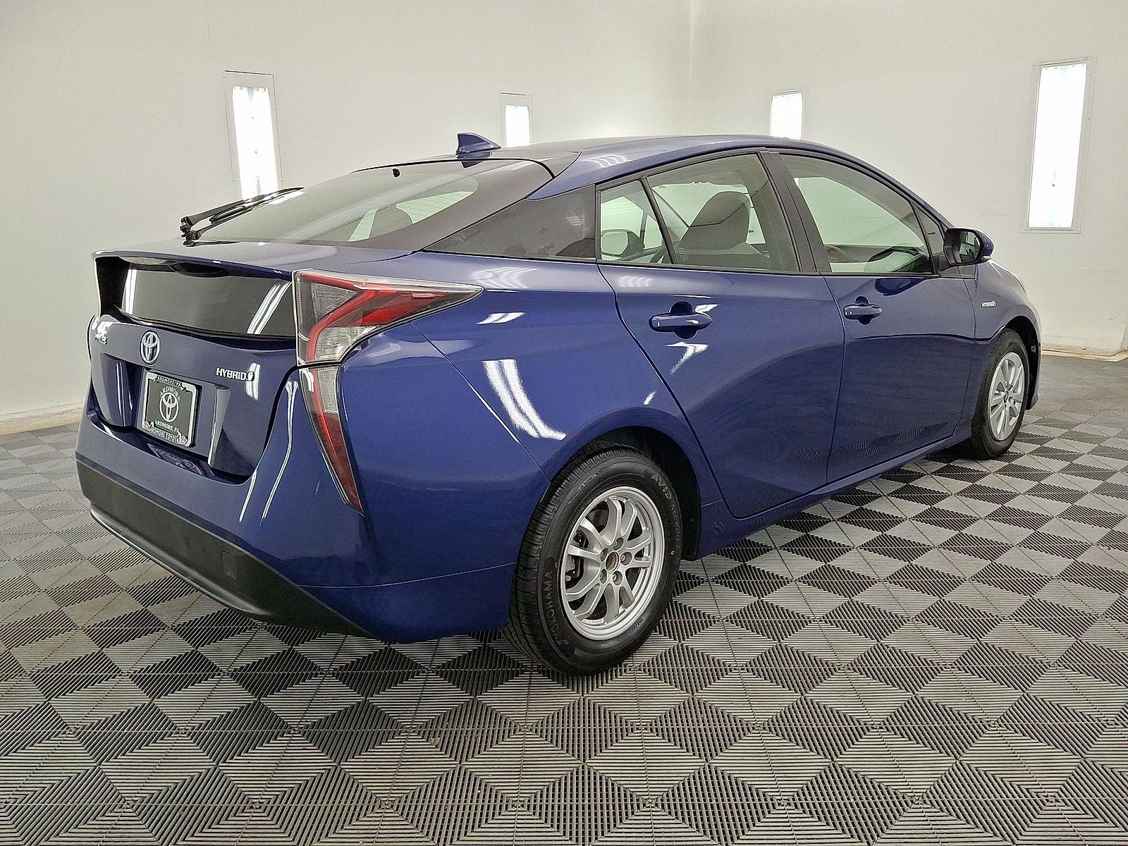 Used 2017 Toyota Prius Two w/ Carpet Mat Package FWD image 16