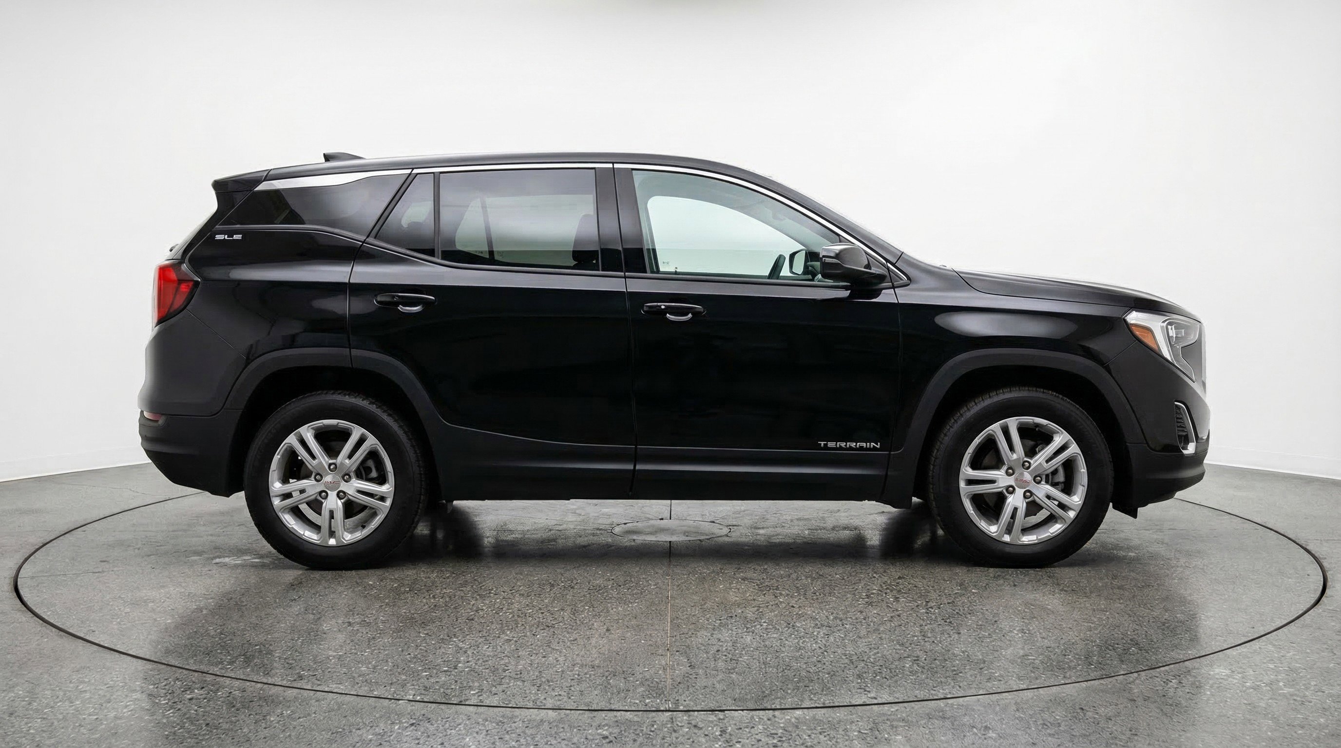 Used 2024 GMC Terrain SLE FWD image 11