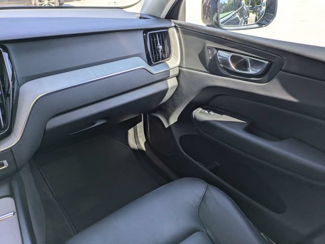Certified 2025 Volvo XC60 B5 Plus AWD/4WD image 22