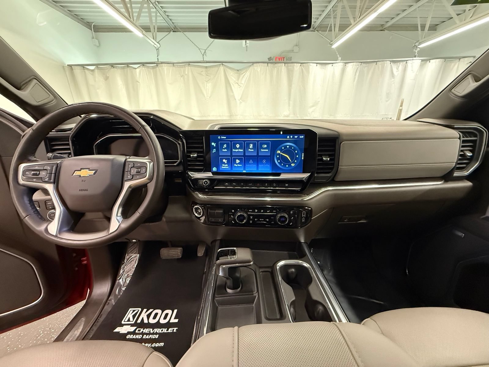 Used 2024 Chevrolet Silverado 1500 LTZ w/ LTZ Premium Package AWD/4WD image 17