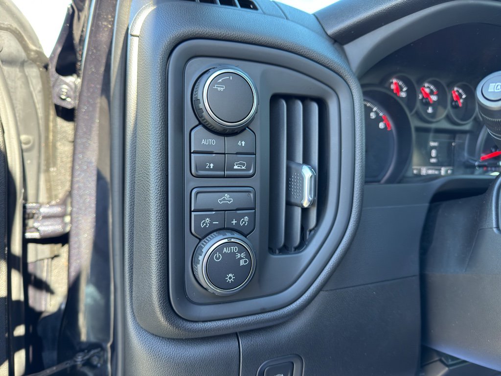 Used 2023 Chevrolet Silverado 1500 Custom image 11