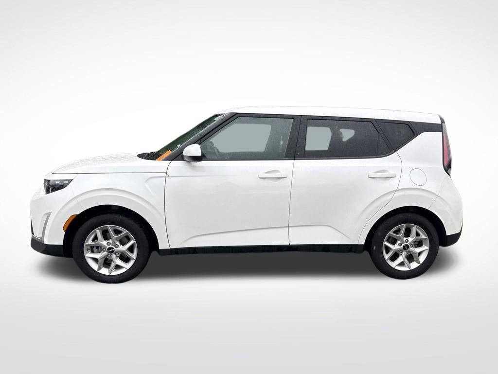 Used 2023 Kia Soul LX w/ LX Technology Package FWD image 14