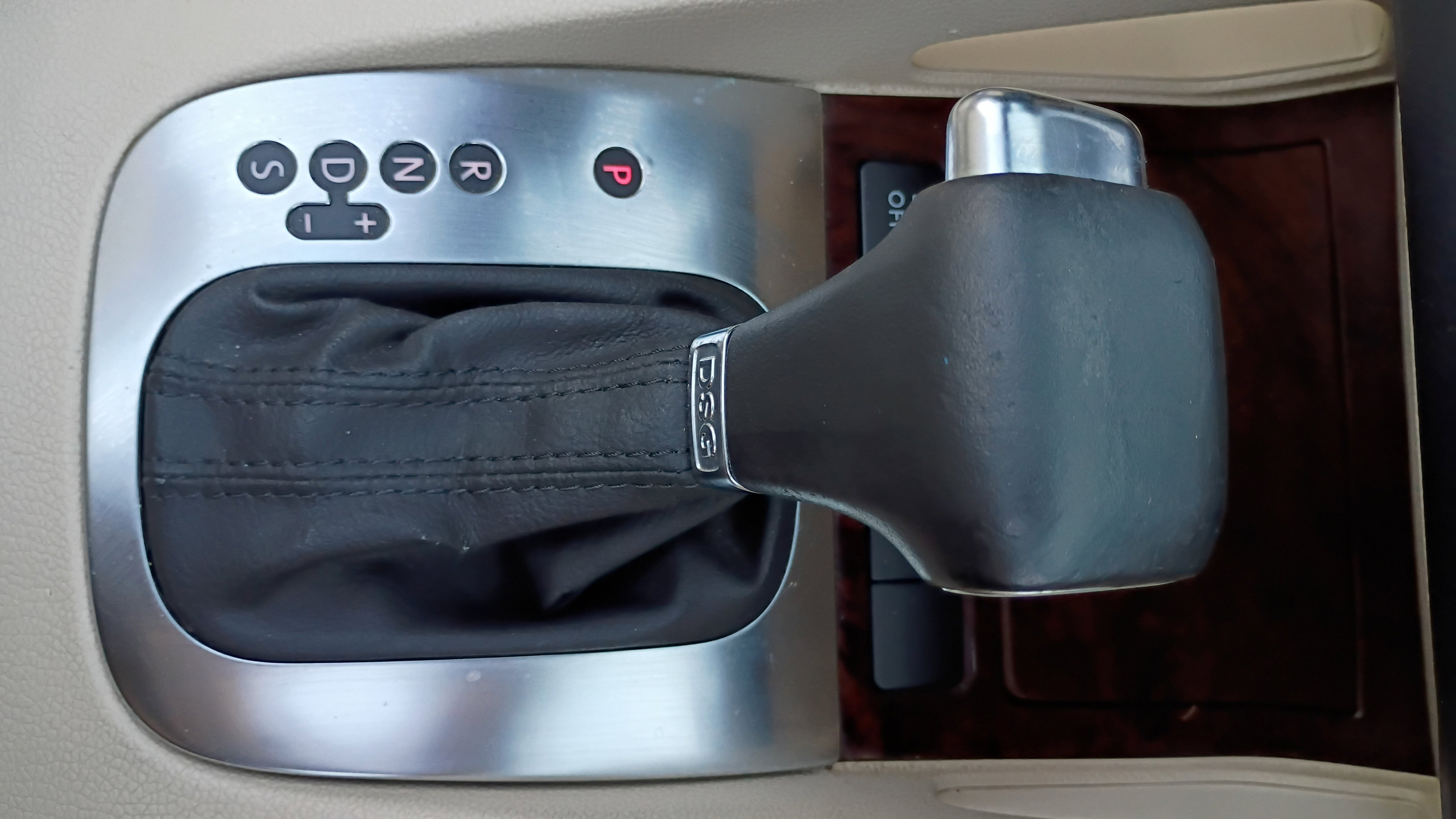 Used 2009 Volkswagen Eos Lux image 35