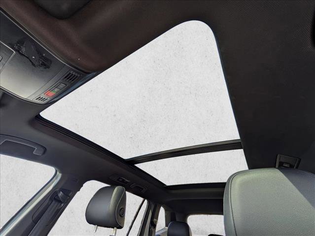 Used 2022 Volkswagen Tiguan SEL R-Line image 14