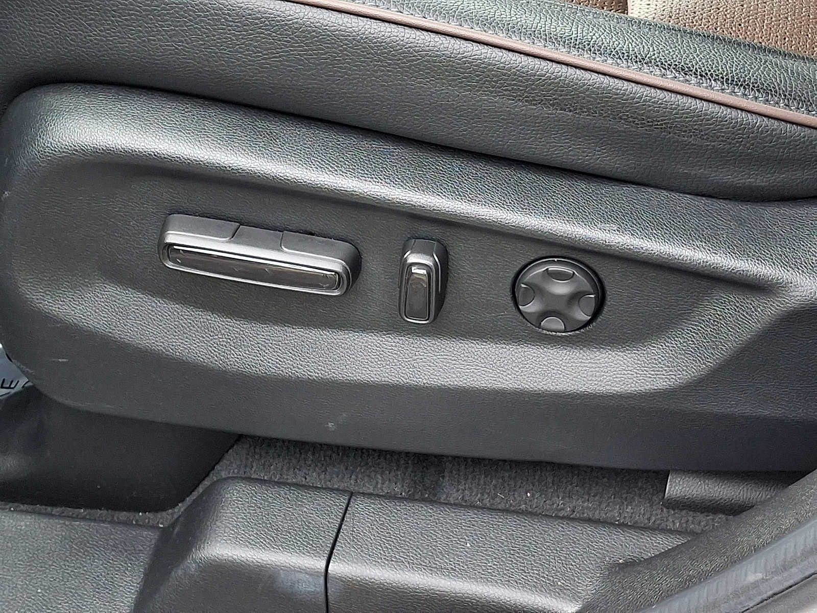 Used 2025 Honda Odyssey Elite image 14