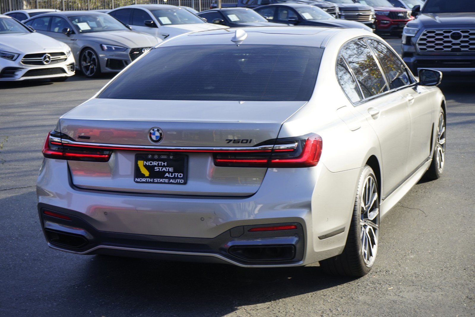 Used 2021 BMW 750i xDrive w/ Executive Package image 8