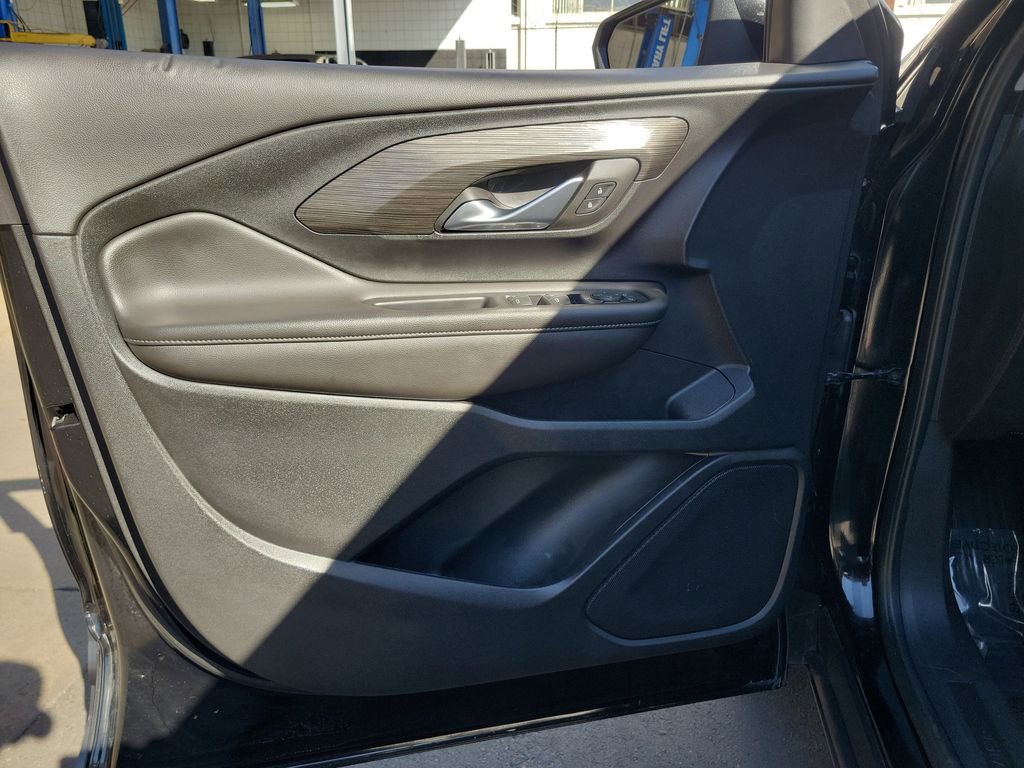 Used 2023 GMC Terrain SLE w/ Elevation Edition image 18