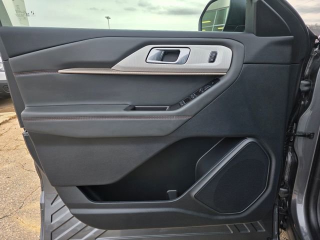 New 2026 Ford Explorer Active w/ Active Comfort Package image 6