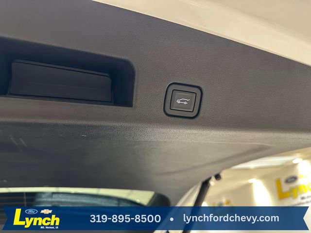 Used 2025 Chevrolet Traverse LT image 17