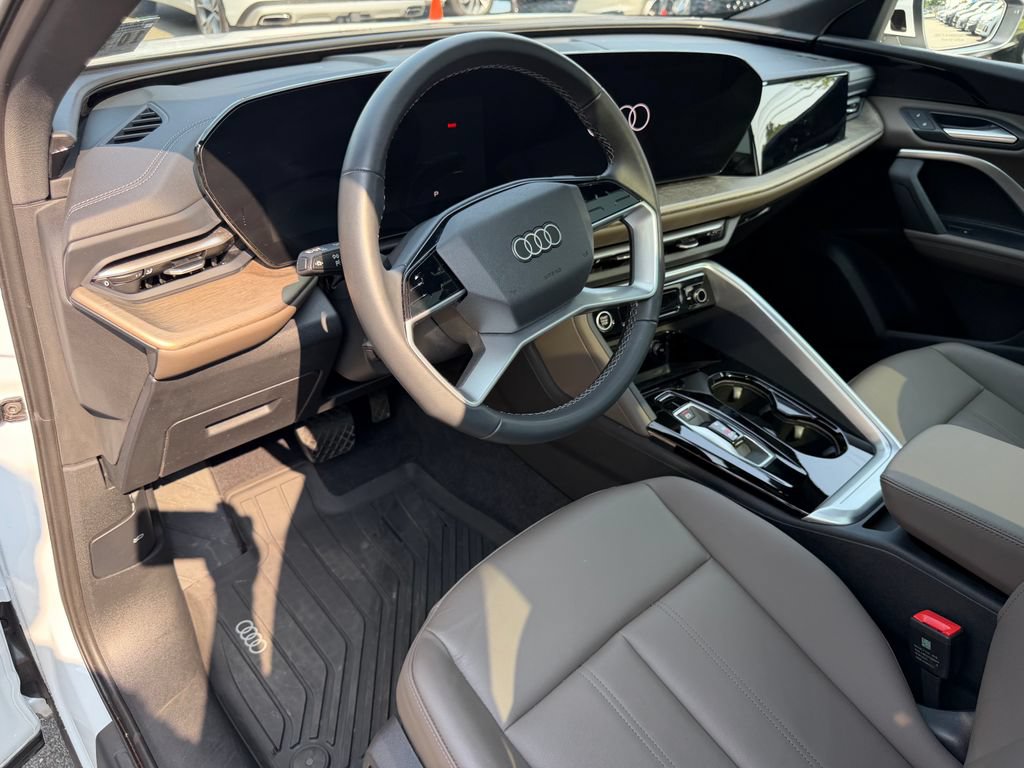 Used 2025 Audi Q5 Premium w/ Convenience Package AWD/4WD image 17