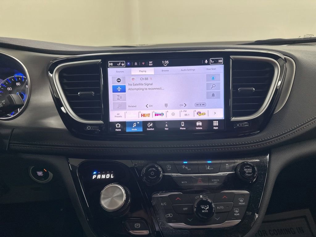 New 2026 Chrysler Pacifica Pinnacle image 38