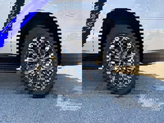 New 2025 Chevrolet Suburban High Country image 32