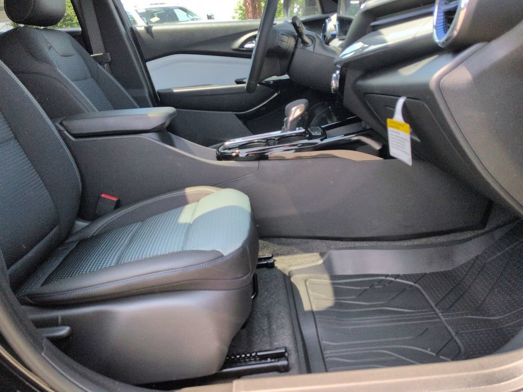 New 2026 Chevrolet Trax LT w/ Sunroof Package FWD image 25