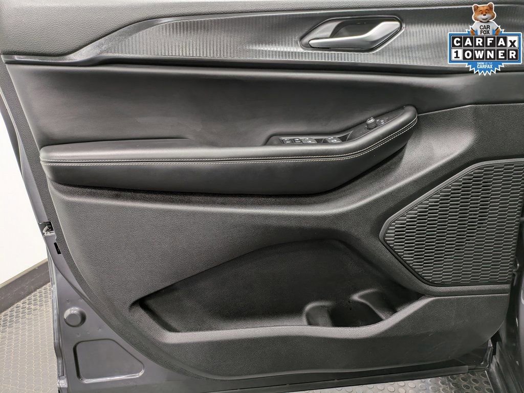 Used 2024 Jeep Grand Cherokee L Altitude image 8