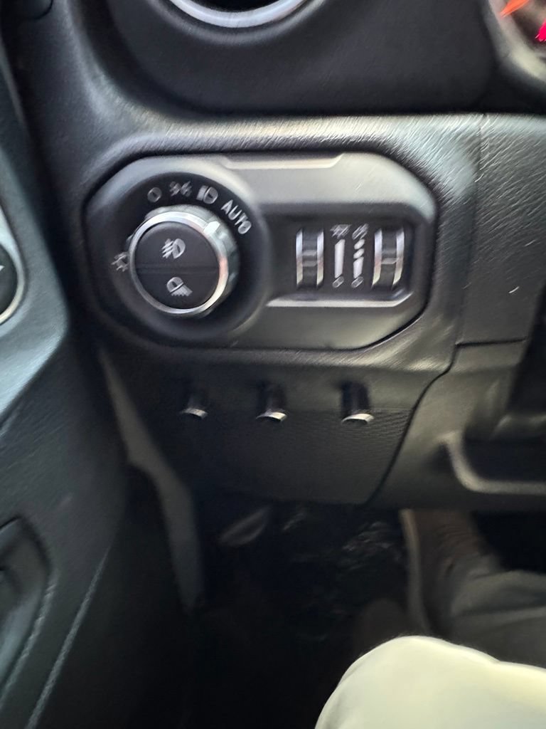 Used 2022 Jeep Gladiator Overland AWD/4WD image 11
