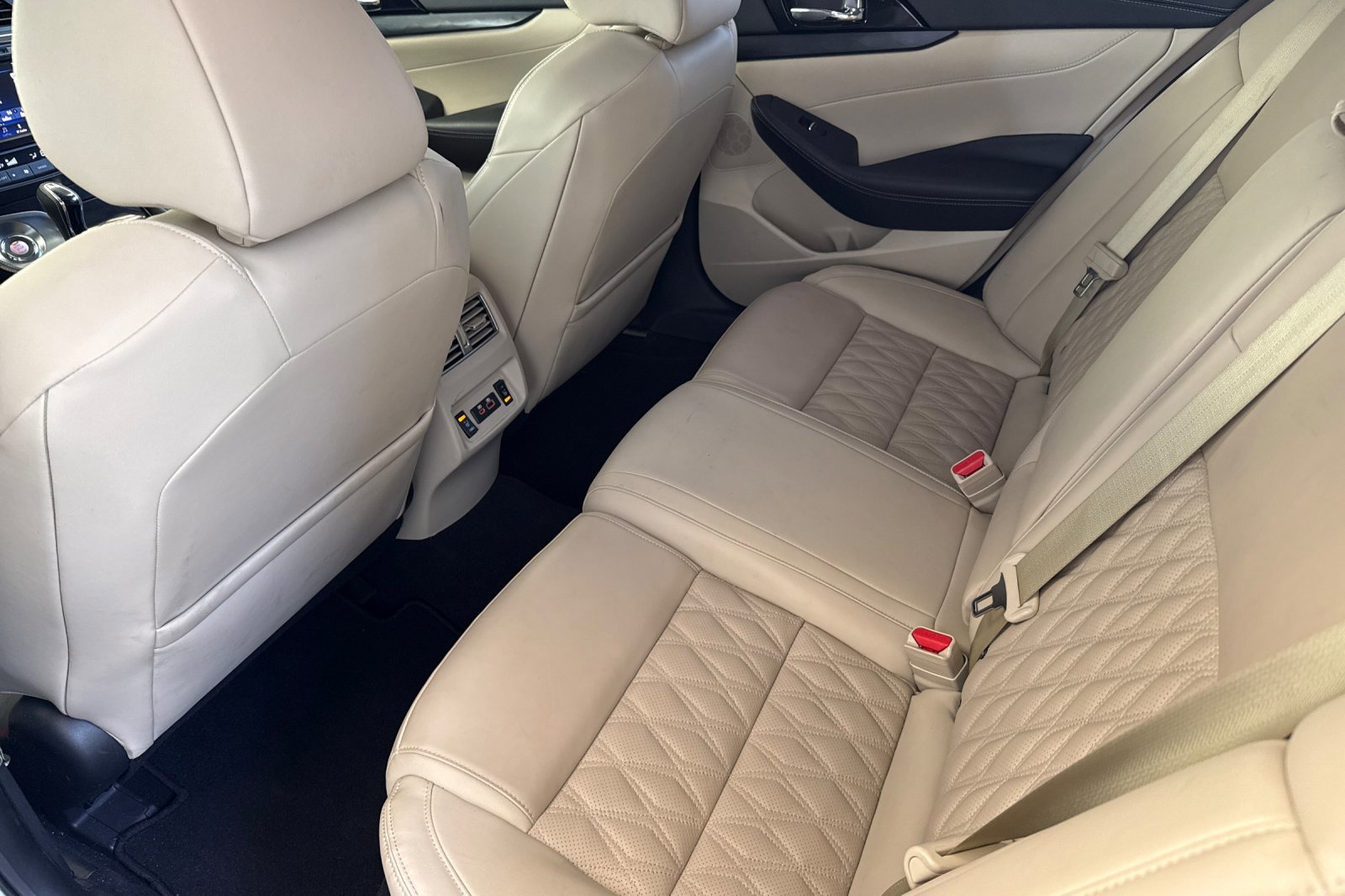 Used 2023 Nissan Maxima Platinum w/ Sport Mat Group FWD image 15