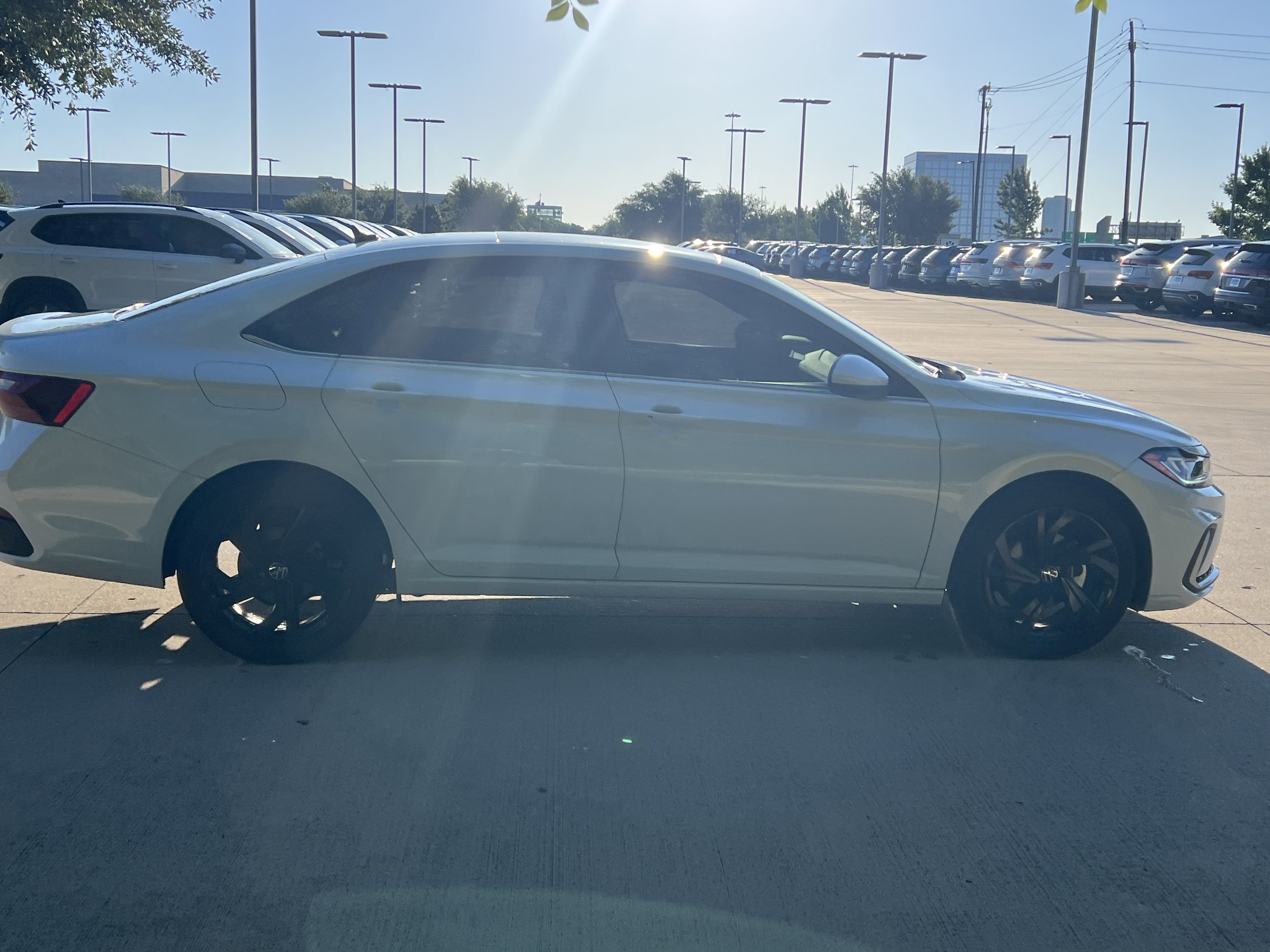 Used 2025 Volkswagen Jetta SE w/ Sunroof Package FWD image 11