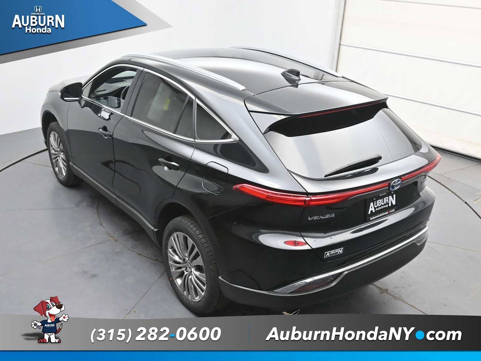 Used 2023 Toyota Venza Limited image 28