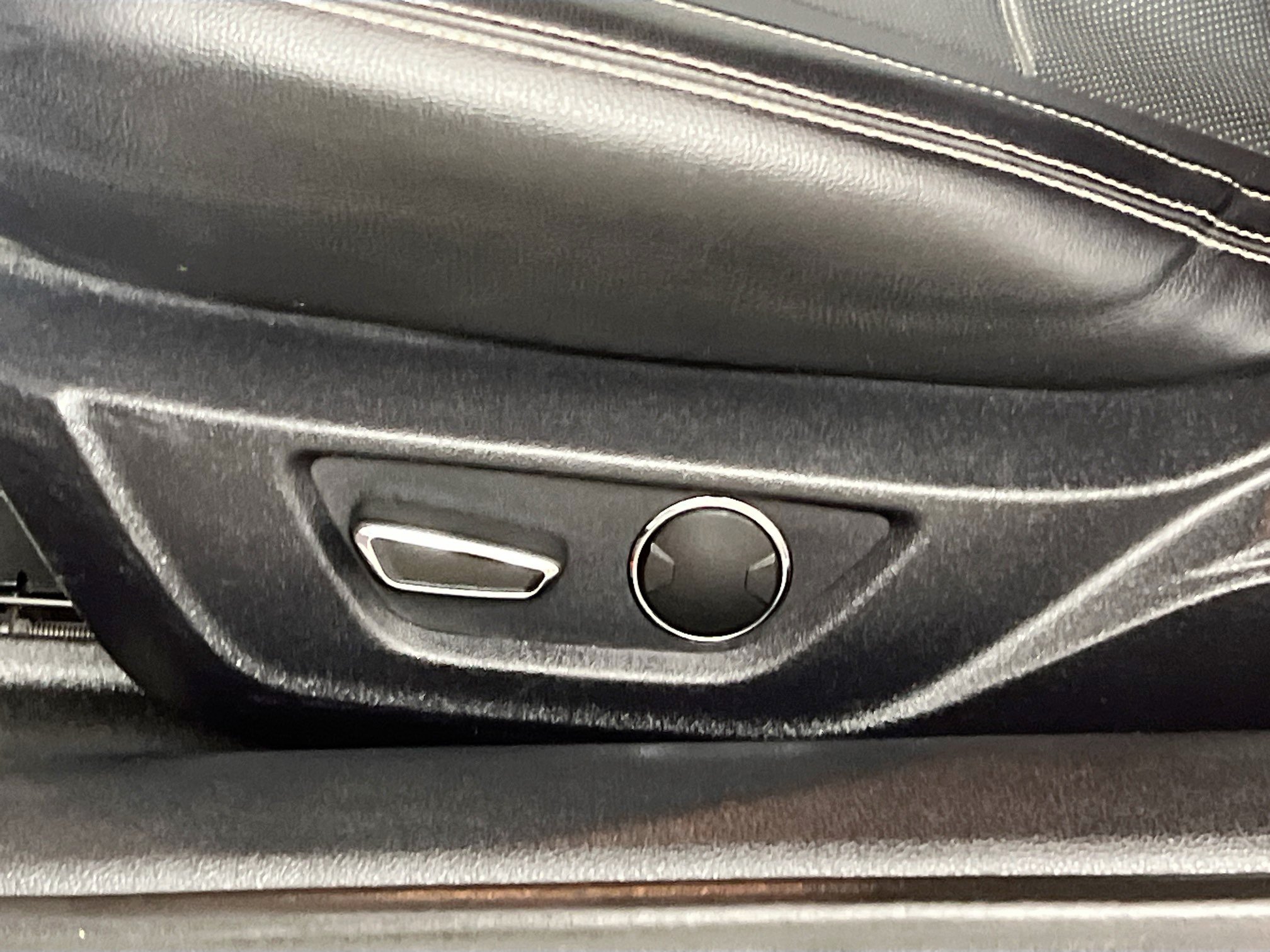 Used 2015 Ford Mustang Premium RWD image 16