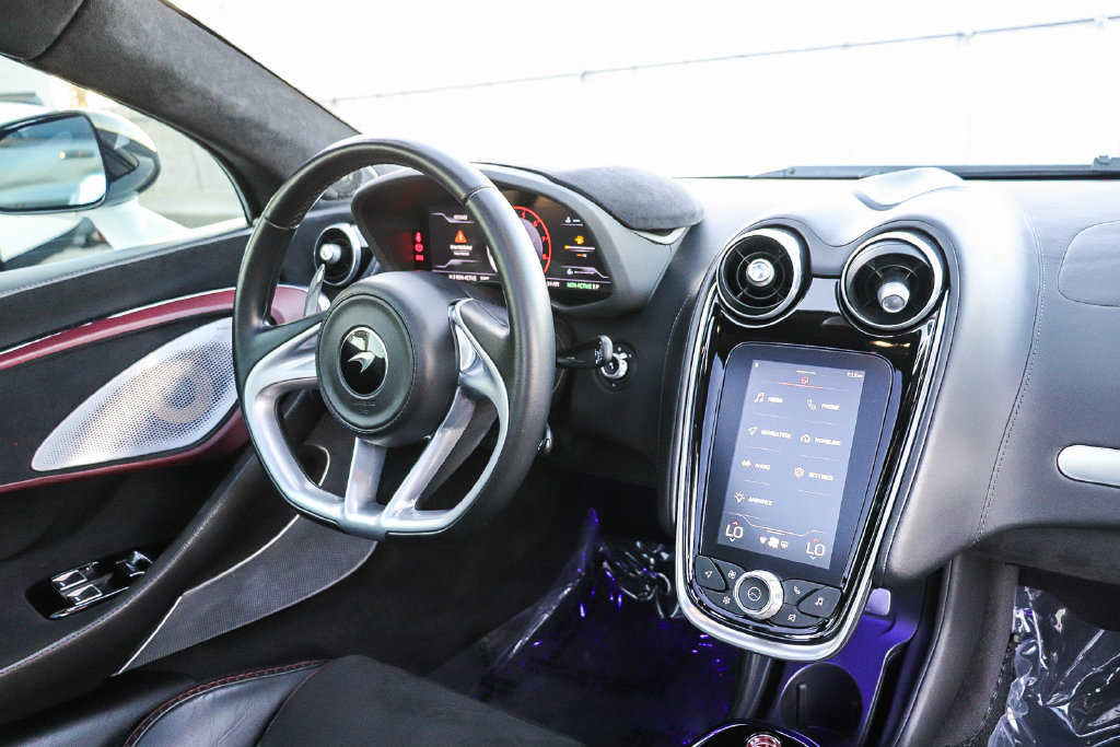 Used 2022 McLaren GT RWD image 13
