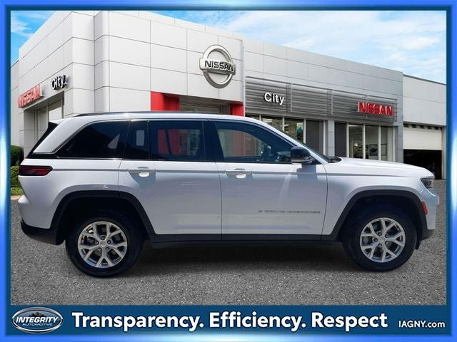 Used 2023 Jeep Grand Cherokee Limited AWD/4WD image 4