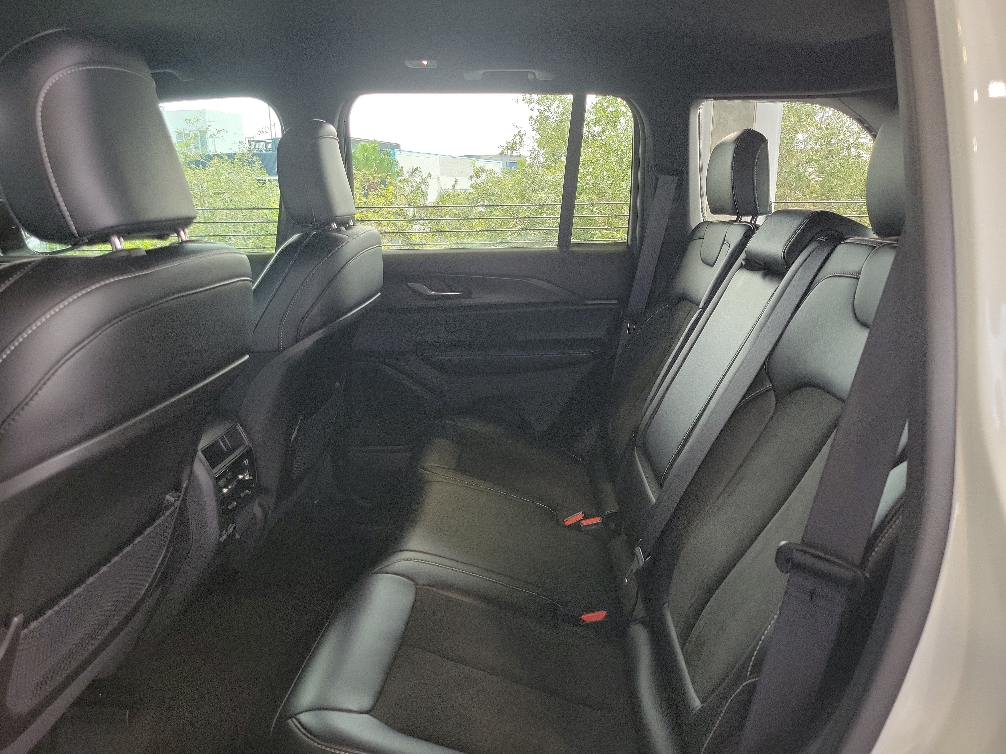 Certified 2025 Jeep Grand Cherokee Altitude RWD image 11