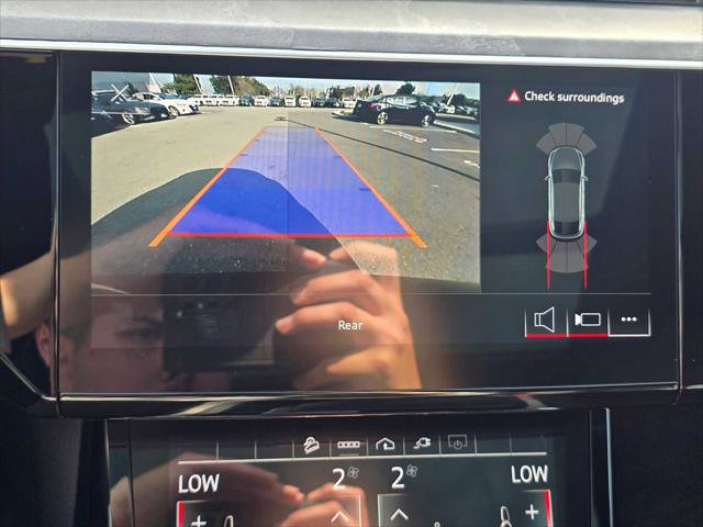 Used 2024 Audi Q8 e-tron Premium image 31