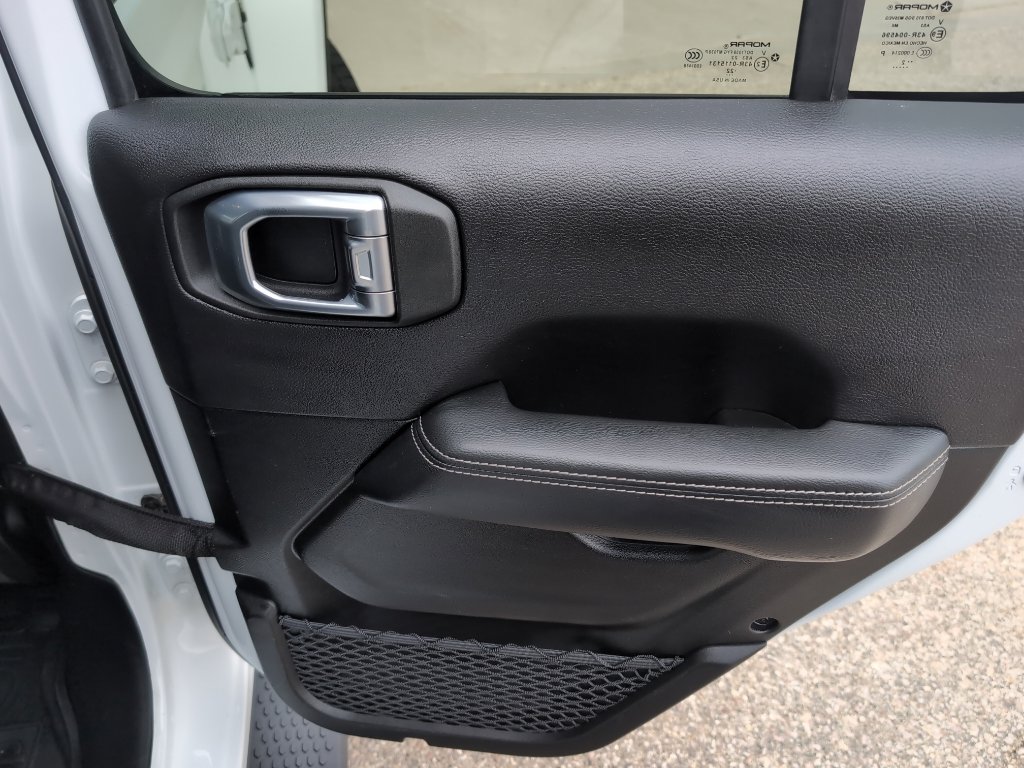 Used 2022 Jeep Wrangler Unlimited Sahara w/ Cold Weather Group AWD/4WD image 19