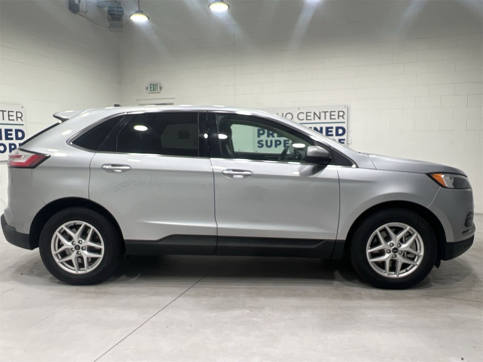 Used 2023 Ford Edge SEL image 9