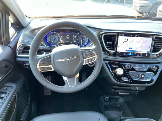 New 2026 Chrysler Pacifica Select image 12