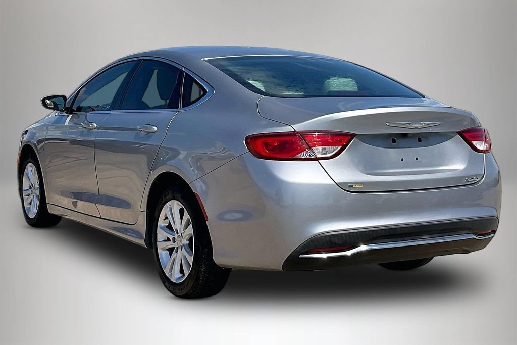 Used 2015 Chrysler 200 Limited FWD image 4